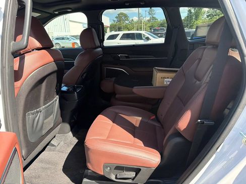 Used 2024 Kia Telluride SX w/ Towing Package AWD/4WD image 10