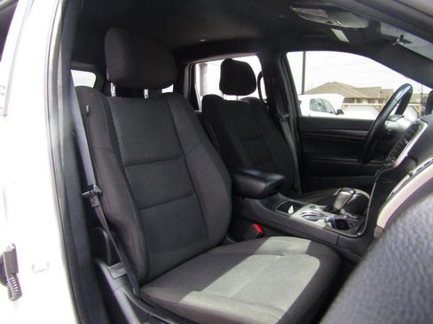 Used 2021 Jeep Grand Cherokee Laredo AWD/4WD image 23