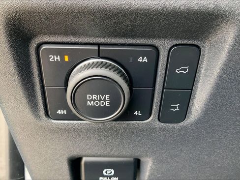 Used 2025 Ford Expedition Max Platinum AWD/4WD image 29