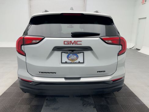Used 2020 GMC Terrain SLE w/ Driver Convenience Package image 10