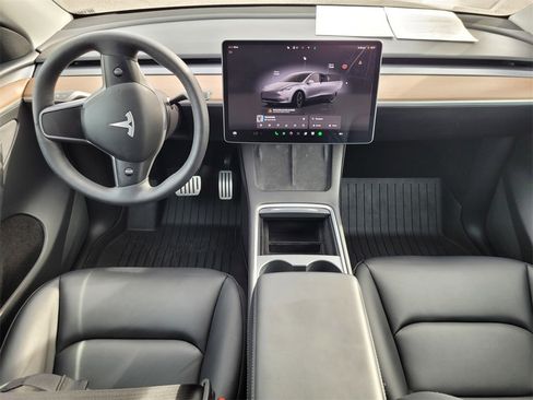 Used 2024 Tesla Model Y Performance image 13