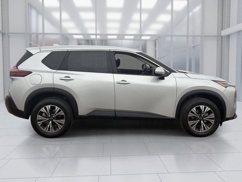 Used 2023 Nissan Rogue SV image 7