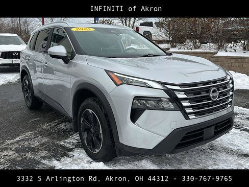 Used 2025 Nissan Rogue SV w/ SV Premium Package image 17