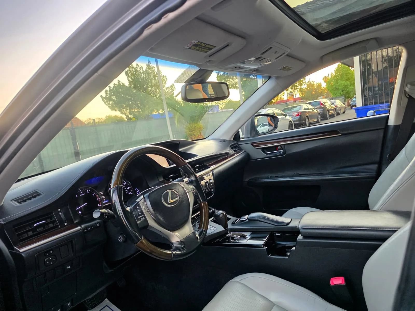 Used 2013 Lexus ES 350 w/ Luxury Pkg FWD image 5