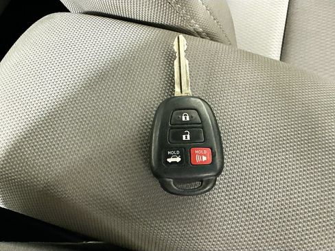 Used 2016 Toyota Corolla LE FWD image 35