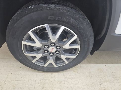 Used 2023 GMC Acadia SLE w/ Driver Convenience Package image 24