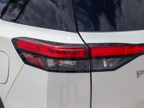 Used 2024 Nissan Pathfinder S FWD image 7