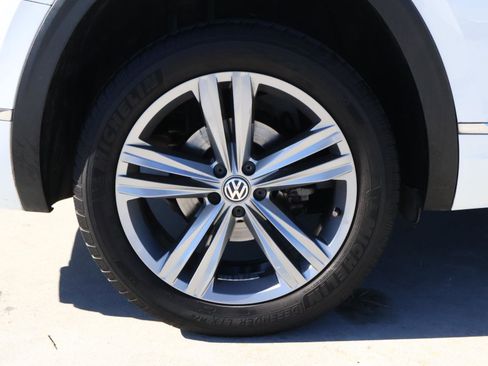Used 2018 Volkswagen Atlas SE w/ R-Line Package image 8