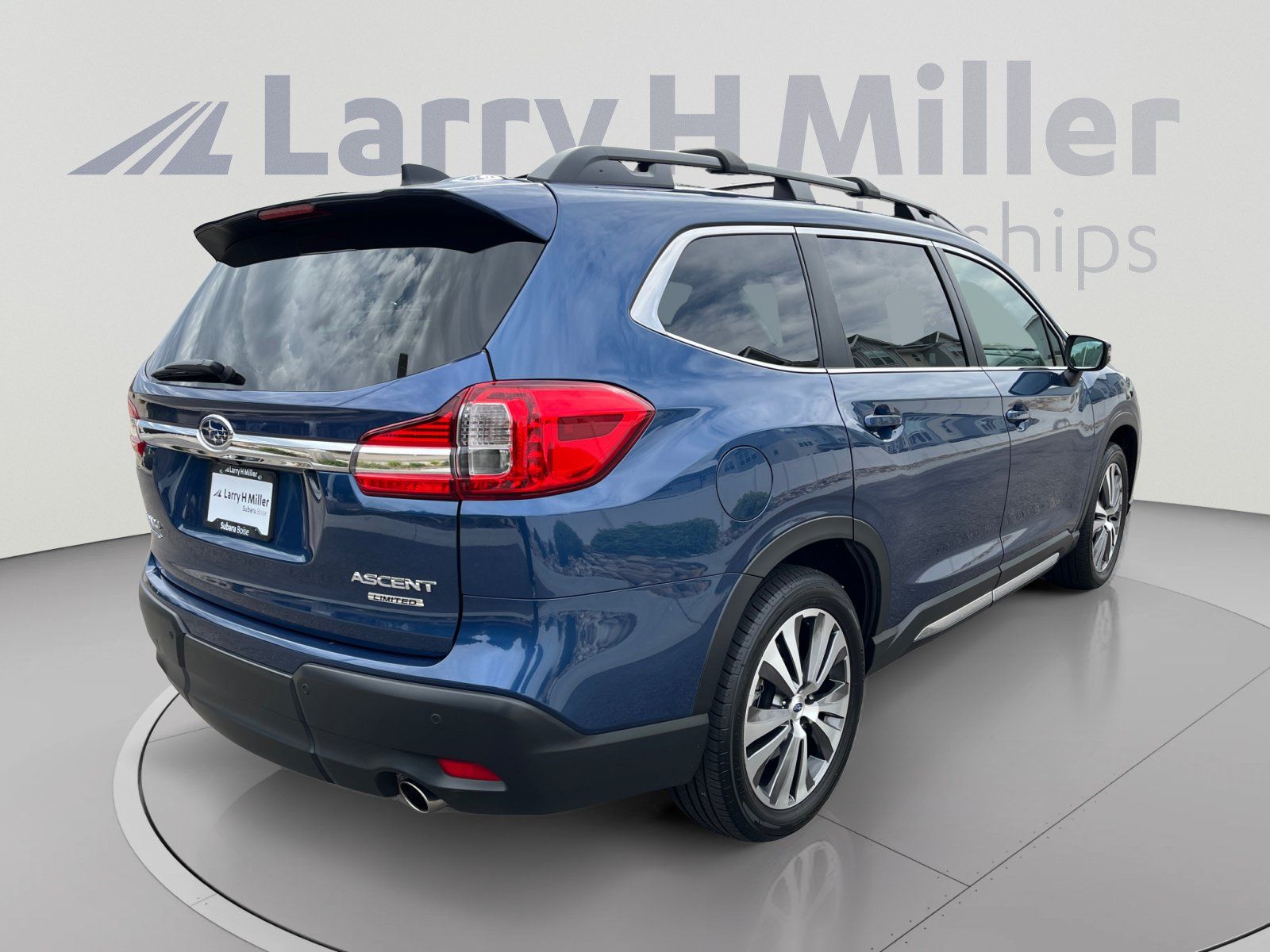 Used 2022 Subaru Ascent Limited w/ Technology Package AWD/4WD image 5