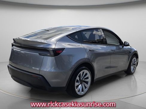 Used 2026 Tesla Model Y 2WD image 7