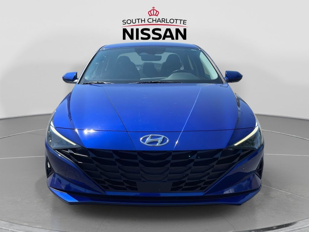 Used 2023 Hyundai Elantra SEL w/ Convenience Package FWD image 2