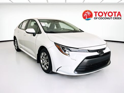 Used 2025 Toyota Corolla LE FWD image 1