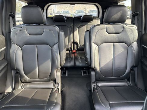 Used 2024 Jeep Grand Cherokee L Limited w/ Luxury Tech Group II image 31