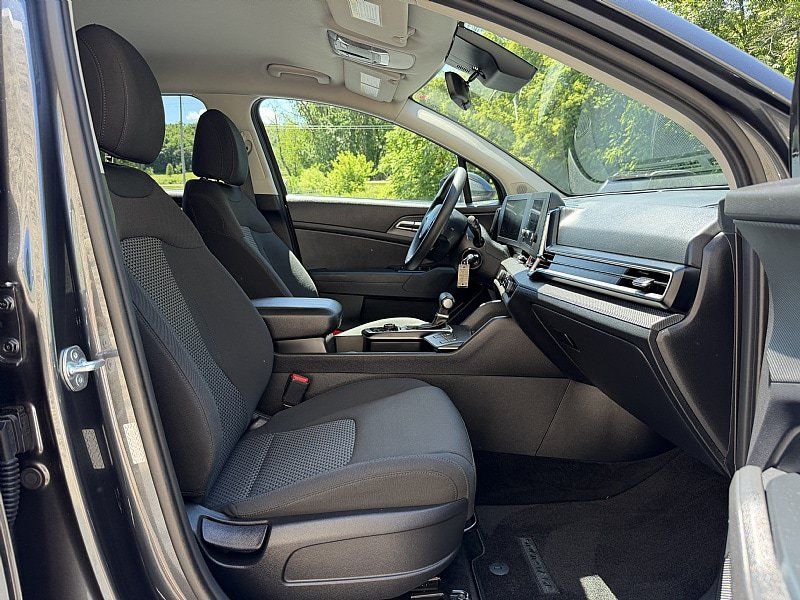 Used 2023 Kia Sportage LX AWD/4WD image 23