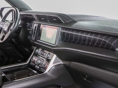 Used 2023 GMC Yukon XL Denali AWD/4WD image 30