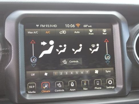 Used 2023 Jeep Wrangler Unlimited Sahara w/ Cold Weather Group AWD/4WD image 24