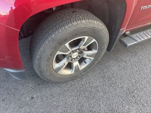 Used 2018 Chevrolet Colorado Z71 image 2