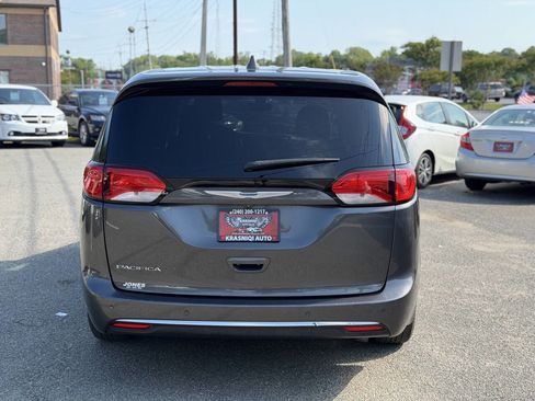Used 2018 Chrysler Pacifica Touring Plus FWD image 5