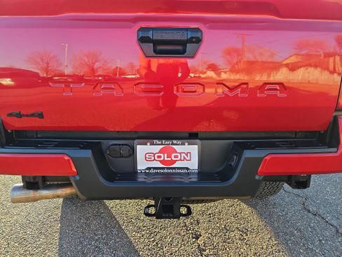 Used 2025 Toyota Tacoma TRD Off-Road image 31