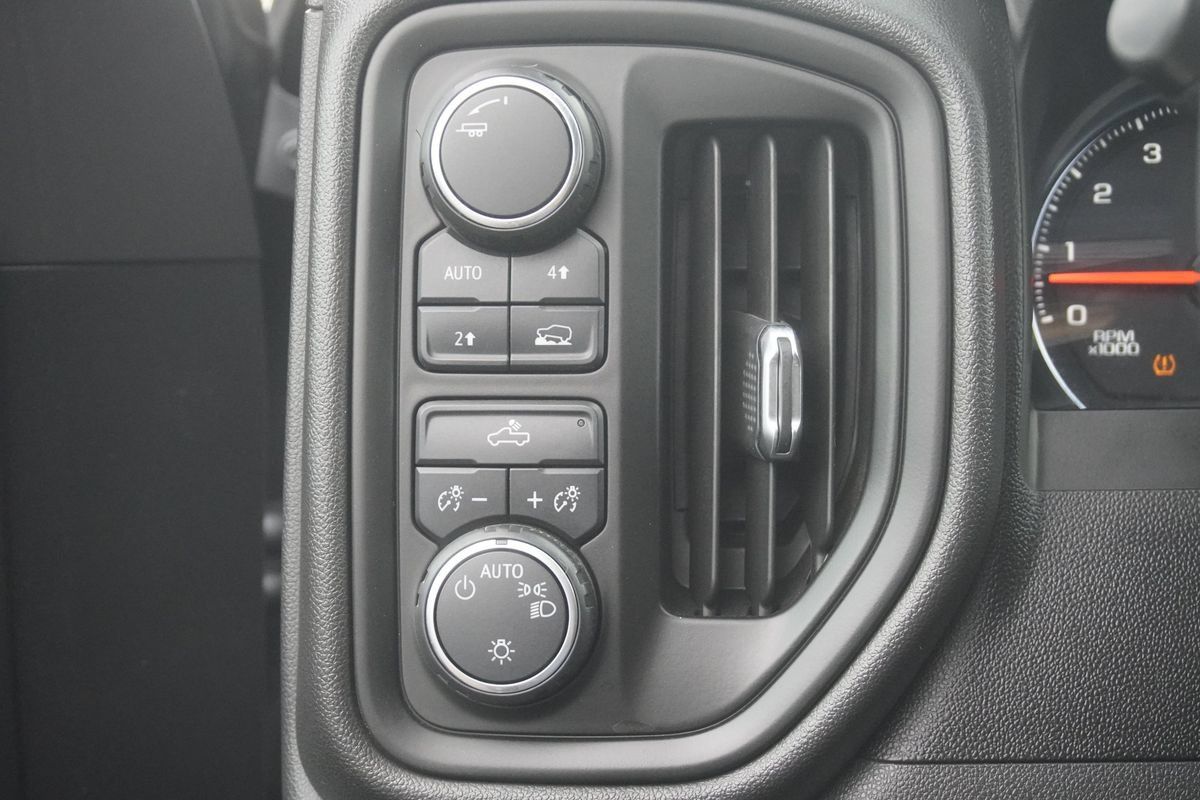Used 2020 Chevrolet Silverado 1500 Custom w/ Custom Value Package AWD/4WD image 16