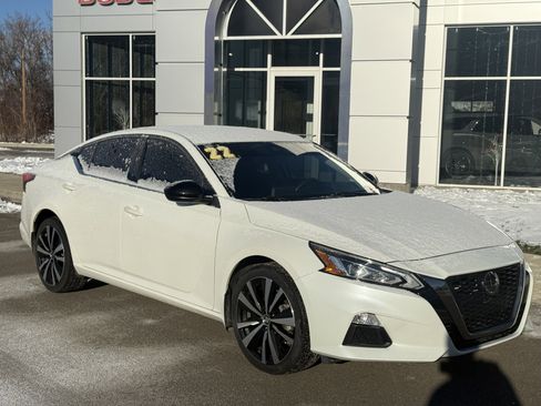 Used 2022 Nissan Altima 2.5 SR image 1