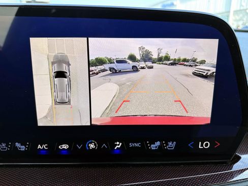 Used 2024 Chevrolet Traverse RS AWD/4WD image 25