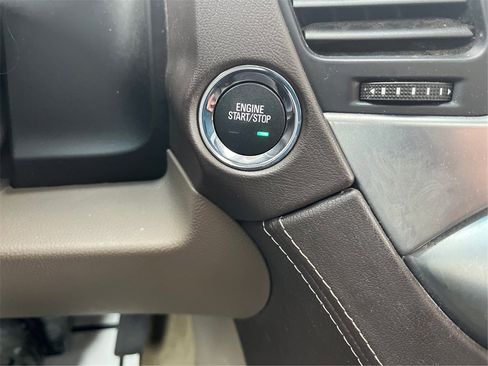 Used 2015 Chevrolet Suburban LT image 30