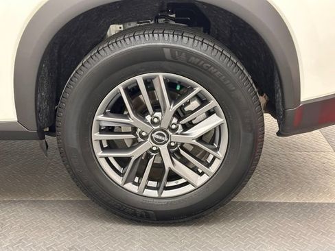 Used 2024 Nissan Rogue S AWD/4WD image 20