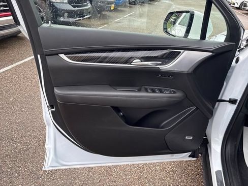 Used 2025 Cadillac XT6 Premium Luxury AWD/4WD image 7