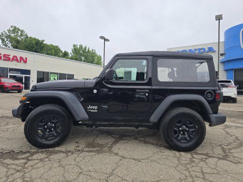 Used 2020 Jeep Wrangler Sport AWD/4WD image 12