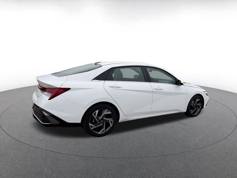 Used 2025 Hyundai Elantra Limited image 14