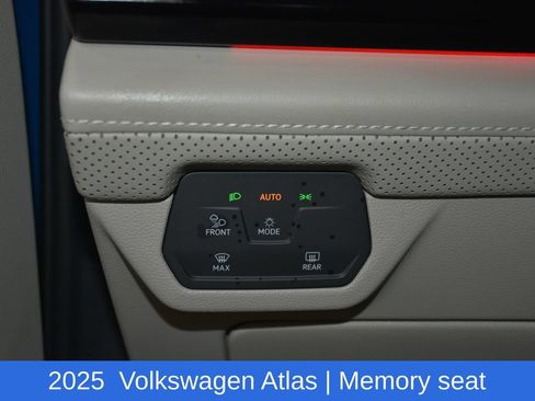 Used 2025 Volkswagen Atlas SEL AWD/4WD image 9