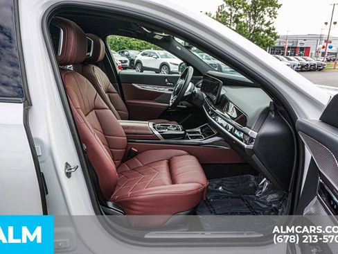 Used 2025 BMW i7 eDrive50 w/ M Sport Package image 24