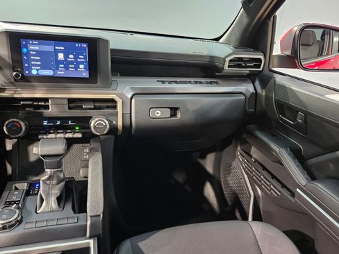 Certified 2025 Toyota Tacoma SR5 AWD/4WD image 11