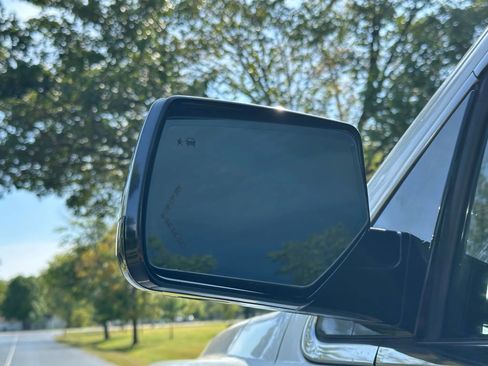 Used 2018 Chevrolet Suburban Premier image 13