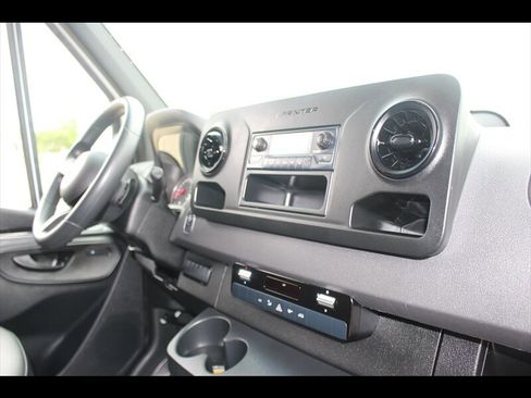 Used 2025 Mercedes-Benz Sprinter 2500 image 19