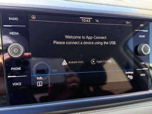 Used 2024 Volkswagen Taos SE image 18