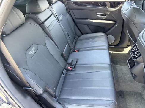 Used 2021 Bentley Bentayga AWD/4WD image 20