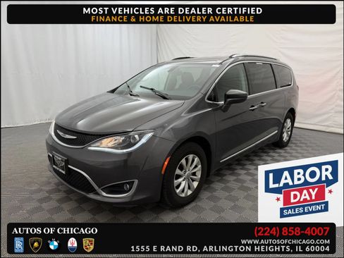 Used 2019 Chrysler Pacifica Touring-L FWD image 1