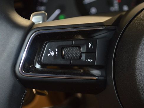 Certified 2025 Porsche Macan image 21