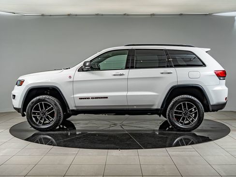 Used 2019 Jeep Grand Cherokee Trailhawk AWD/4WD image 8