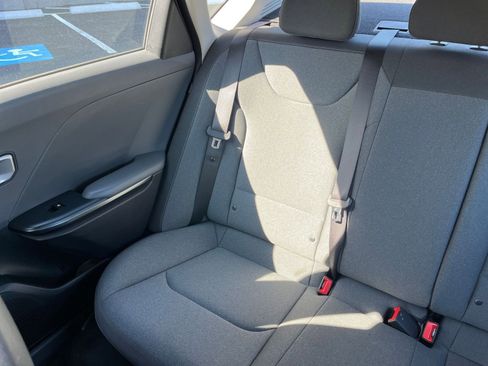 Used 2025 Kia K4 LXS image 37