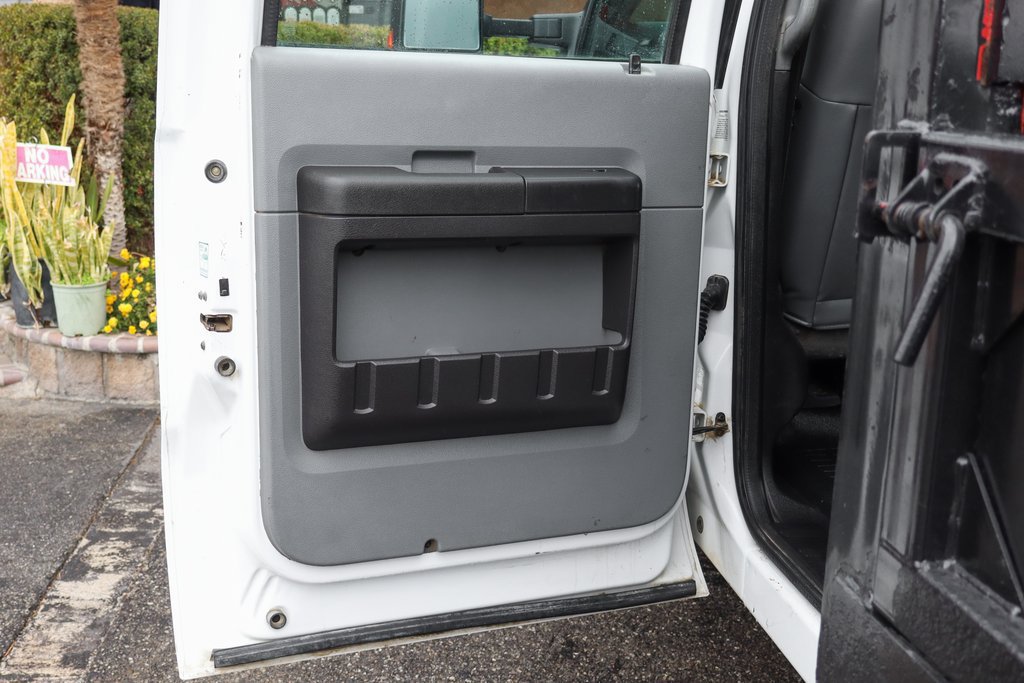 Used 2011 Ford F550 4x4 Crew Cab Super Duty w/ Payload Upgrade Pkg image 29