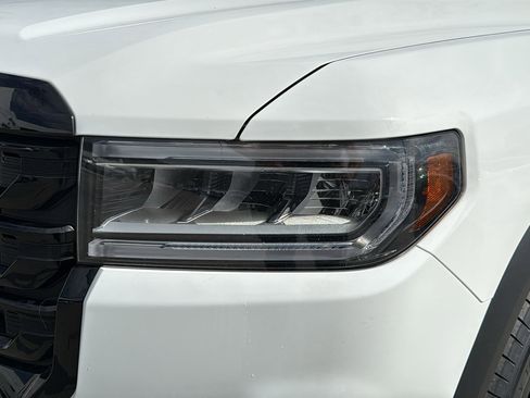 Certified 2023 GMC Acadia SLT w/ Elevation Edition image 9