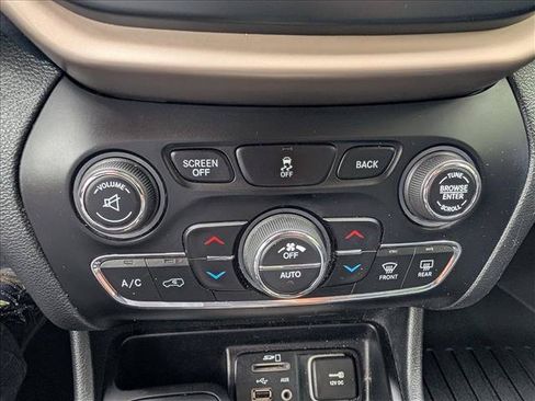 Used 2015 Jeep Cherokee Limited AWD/4WD image 35