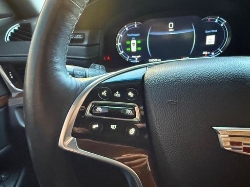 Used 2017 Cadillac Escalade Luxury image 36