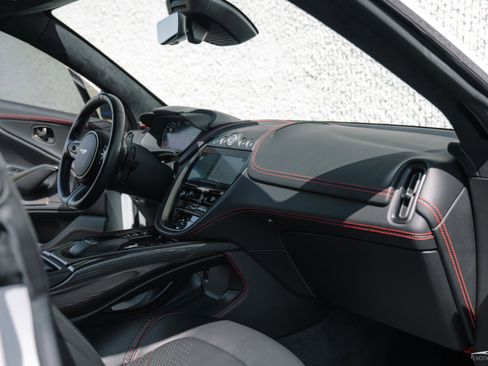 Used 2021 Aston Martin DBX image 8