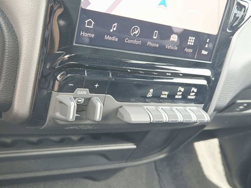Used 2025 RAM 2500 Big Horn AWD/4WD image 32