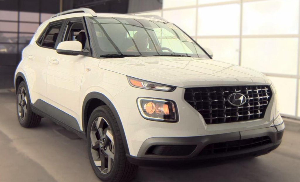 Used 2025 Hyundai Venue SEL FWD image 3