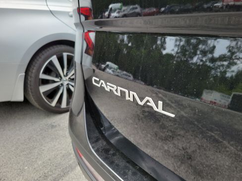 Used 2024 Kia Carnival LX FWD image 8